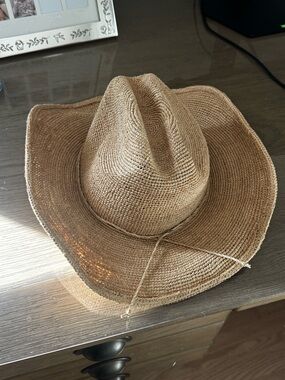 Women’s Straw Hat in Natural Brown